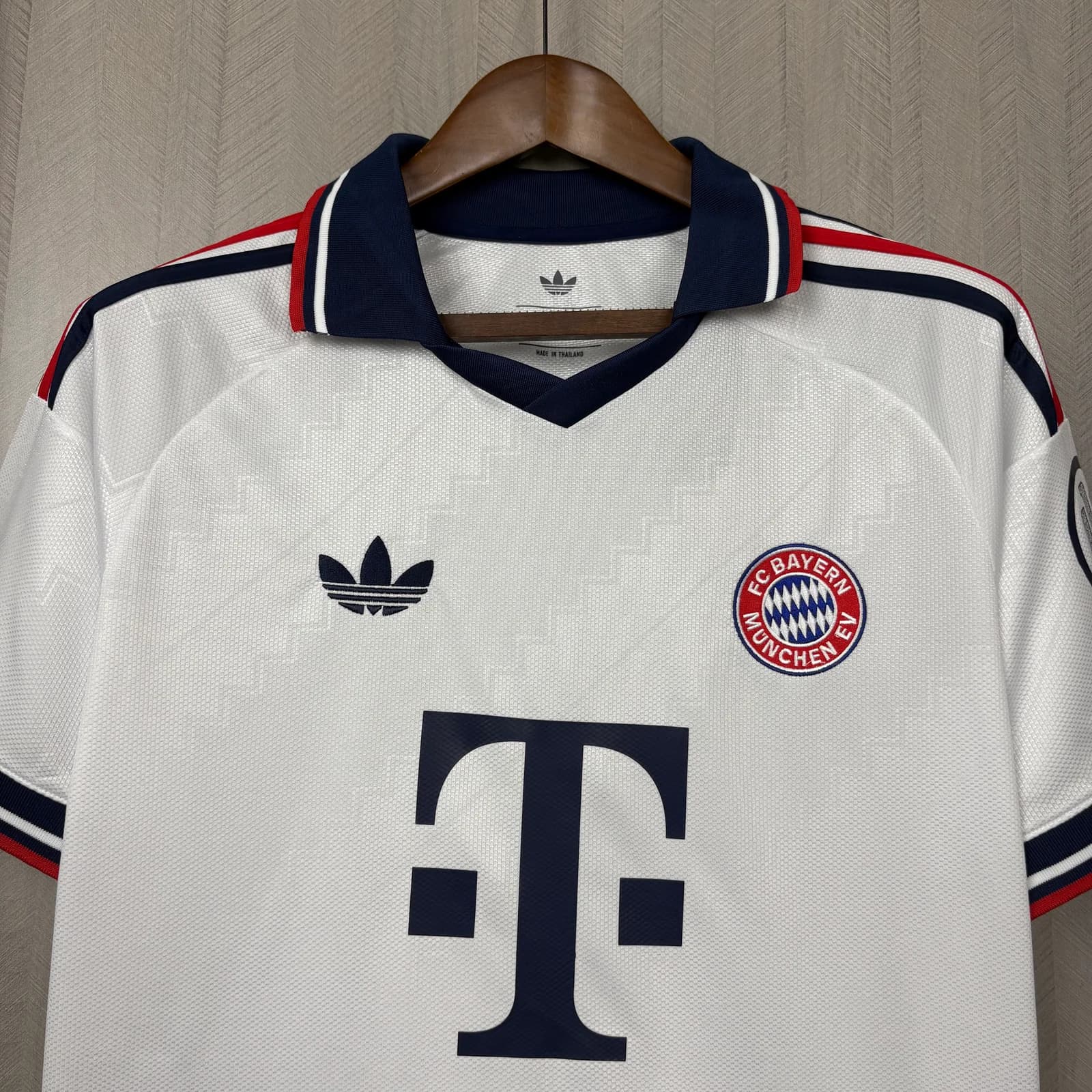 Camisa Bayern München 26/27 Torcedor Fora — Bayern München (foto 4)