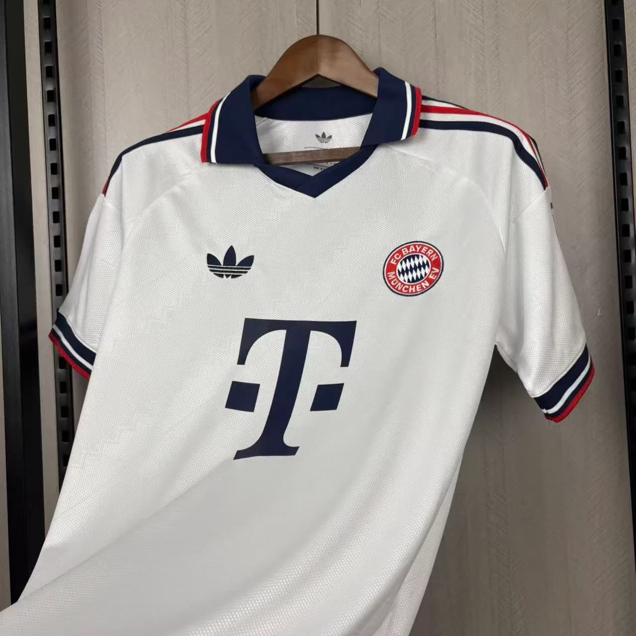 Camisa Bayern München 26/27 Torcedor Fora — Bayern München (foto 5)