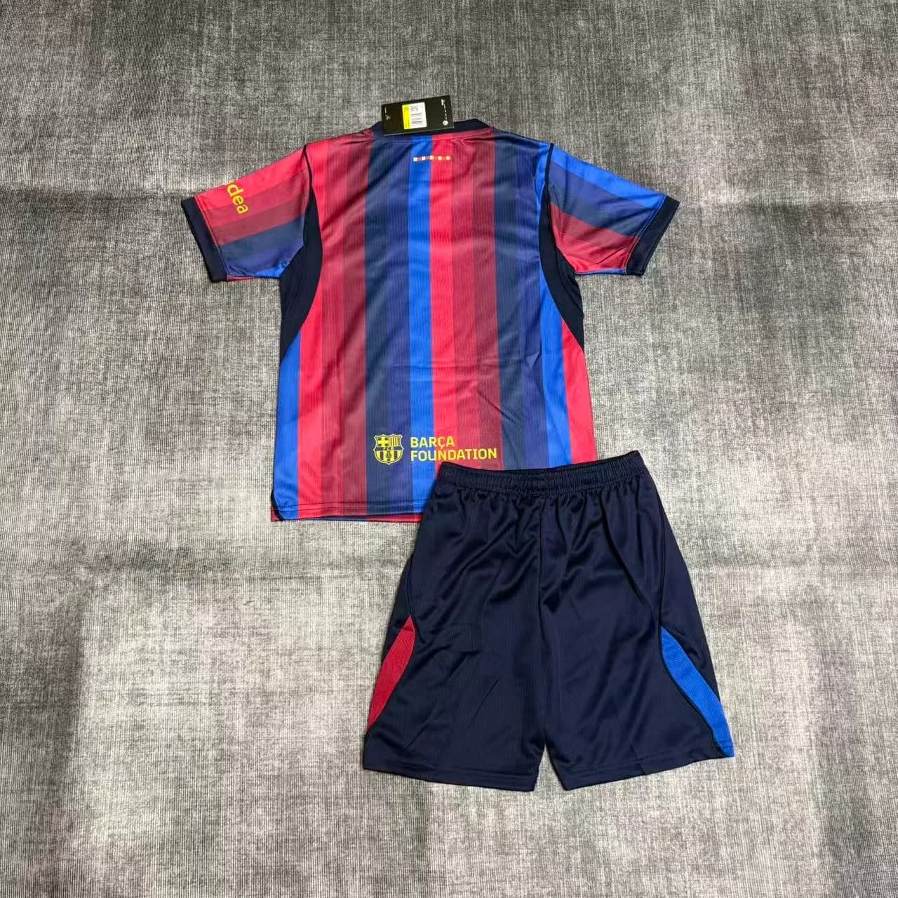 Kit Infantil Barcelona 26/27 Casa — Barcelona (foto 4)