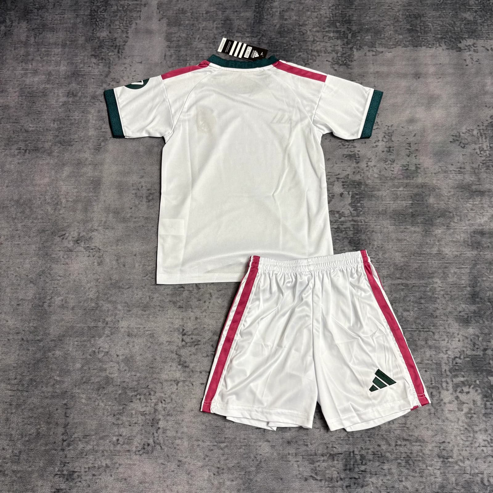Kit Infantil Real Madrid 26/27 Casa — Real Madrid (foto 4)