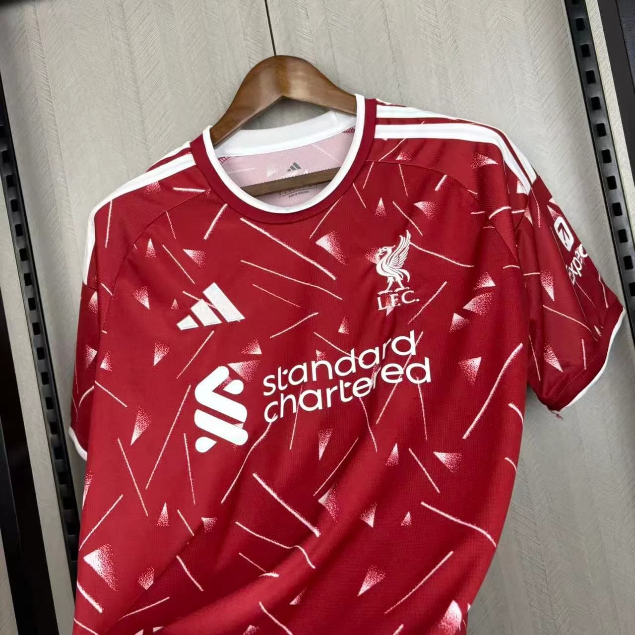 Camisa Liverpool 26/27 Torcedor Casa — Liverpool (foto 4)