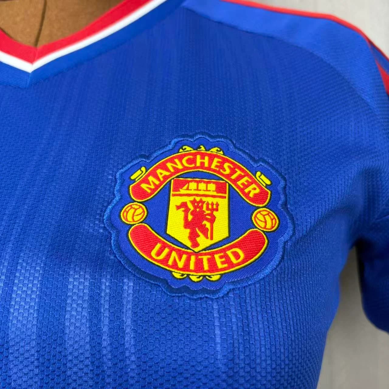 Camisa Manchester United 26/27 Feminina Fora — Manchester United (foto 2)