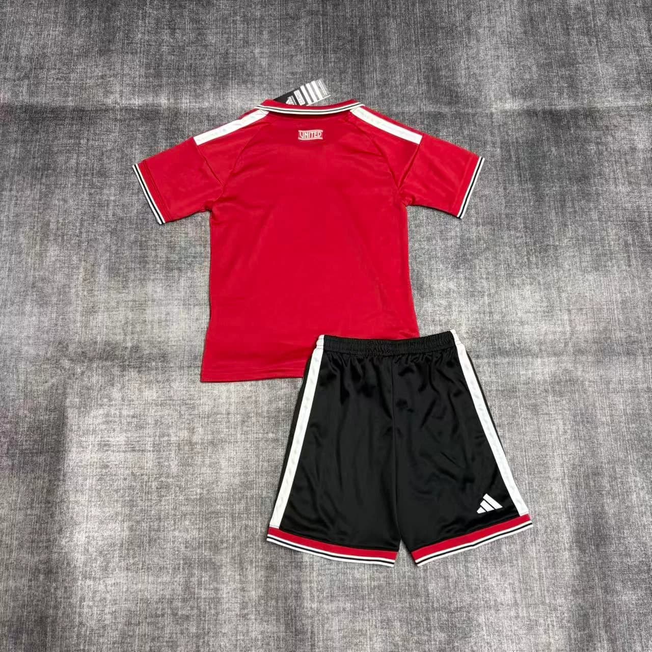 Kit Infantil Manchester United 26/27 Casa — Manchester United (foto 4)
