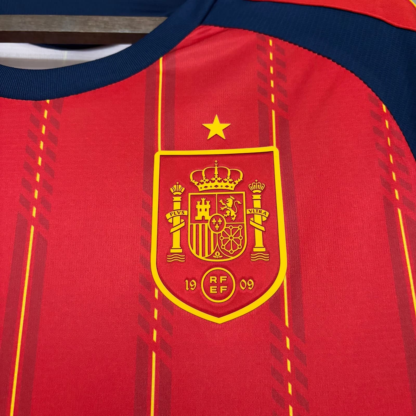 Camisa Espanha 26/27 Torcedor Casa — Espanha (foto 2)