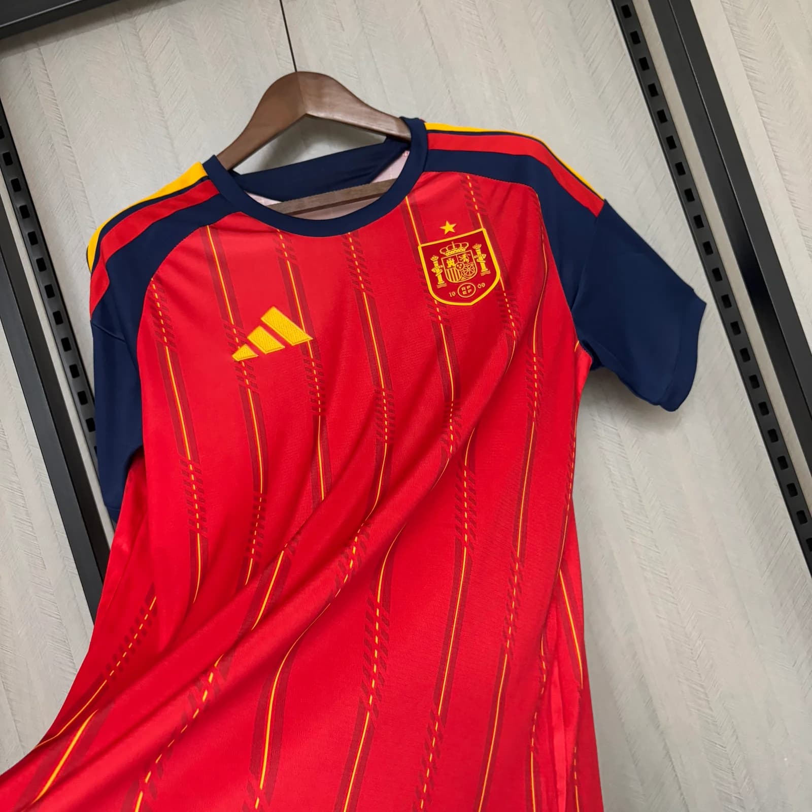 Camisa Espanha 26/27 Torcedor Casa — Espanha (foto 4)