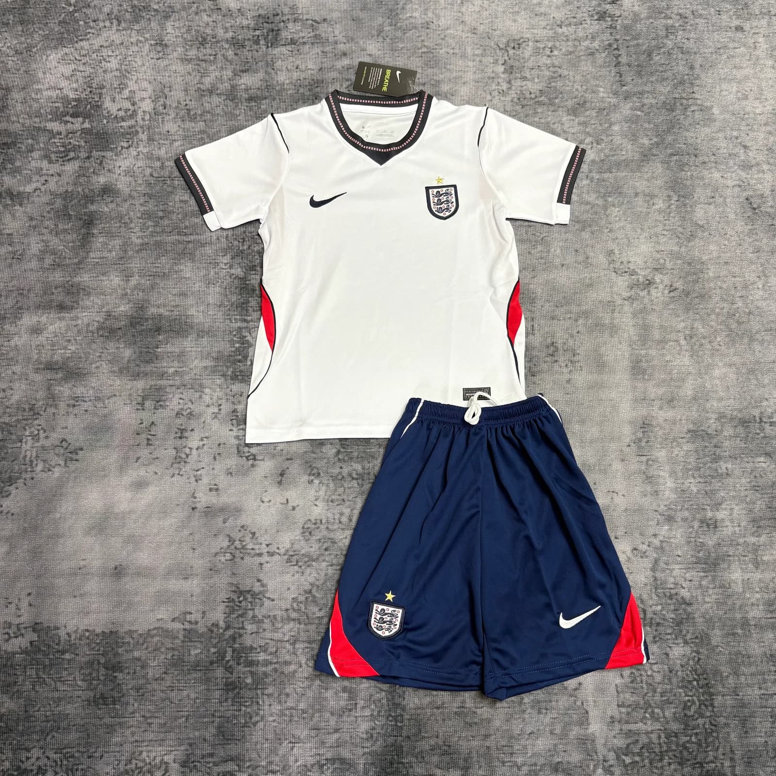 Kit Infantil Inglaterra 26/27 Casa — Inglaterra