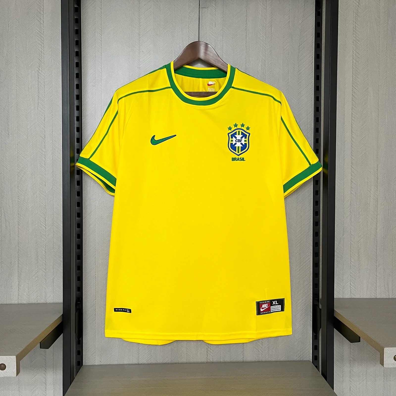 Camisa Brasil Retrô — Brasil